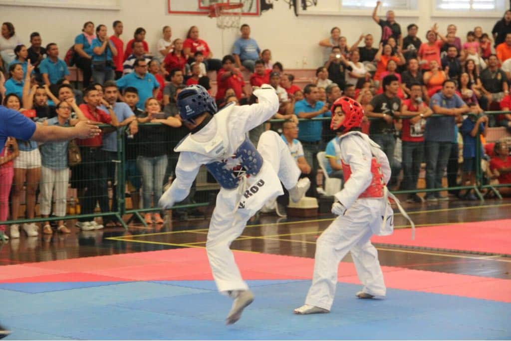 Logran taekwondoínes tercer lugar en medallero regional