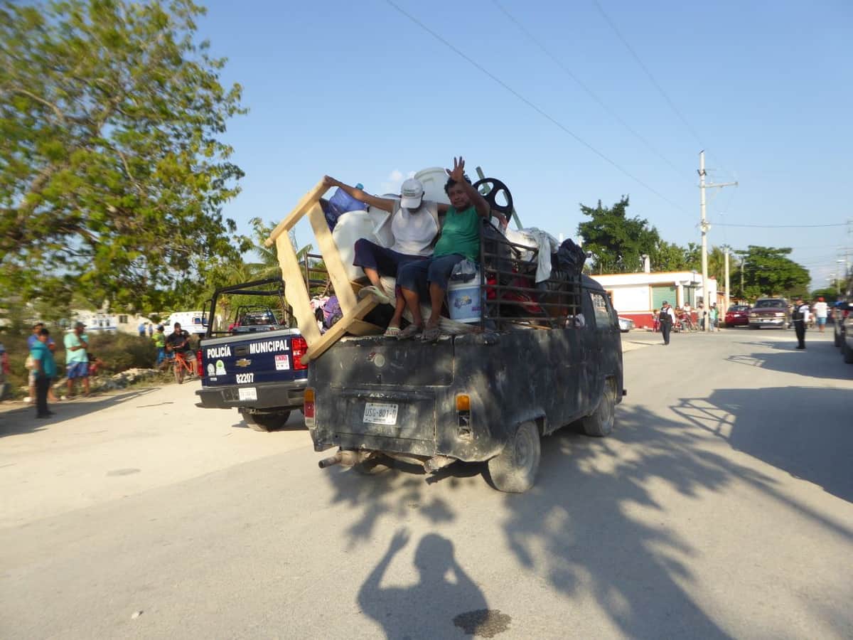 Desalojo de invasores termina con dos policías heridos y cinco detenidos
