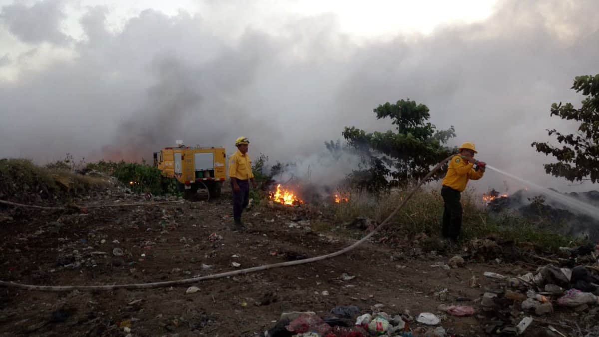 Incendio en basurero de Chetumal continuará dos semanas más