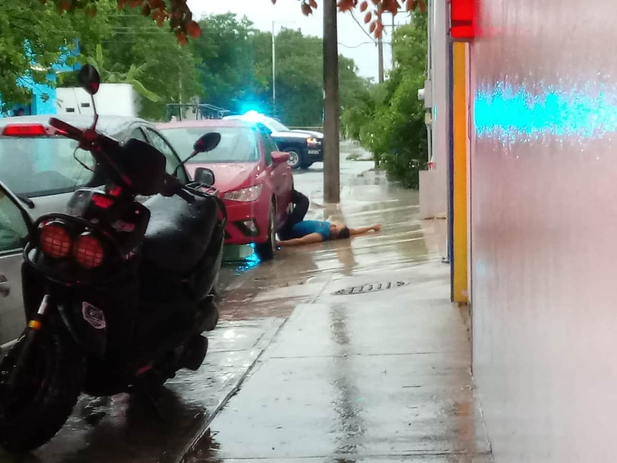 Hallan persona muerta en calle de Playa del Carmen