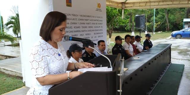 Alcaldesa ofrece disculpas a agentes que sufrieron acoso