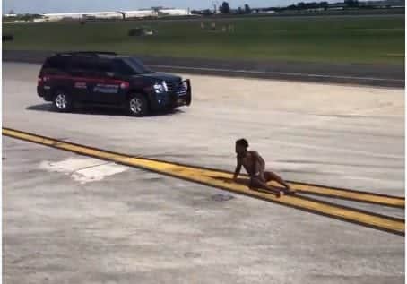 Hombre semidesnudo irrumpe en aeropuerto de Estados Unidos (Video)
