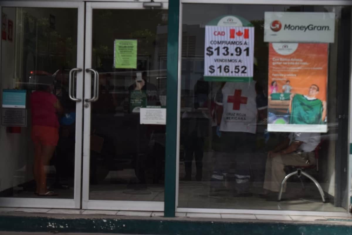 Asaltan Banco Azteca de la avenida Kabah