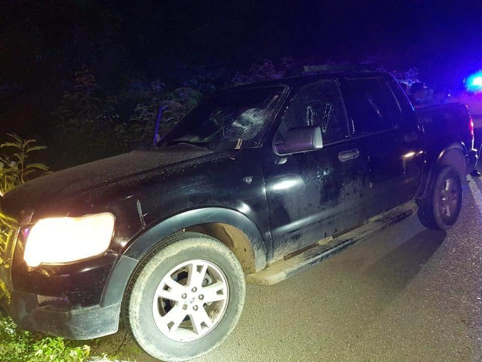 Vándalos sacan de la carretera a camioneta del hijo del titular de Sedarpe