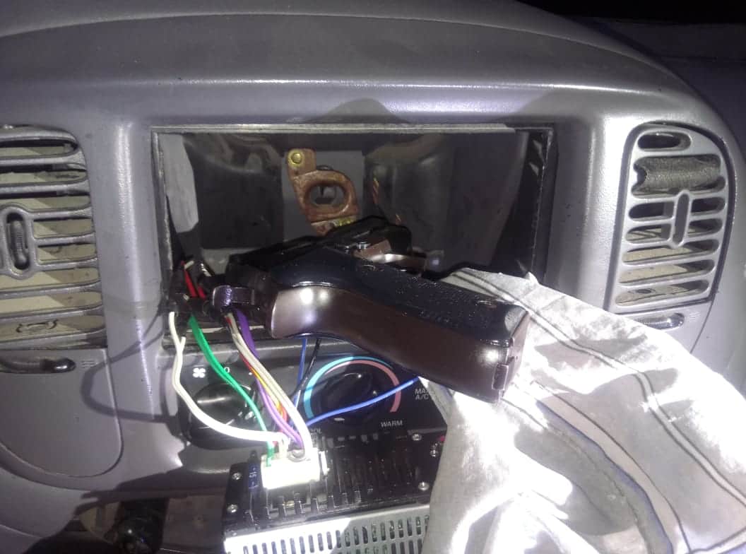 Detienen a seis hombres con tres armas en Cancún