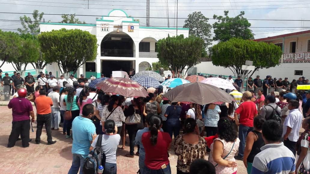 “Pago o embargo”, la consigna de exfuncionarios de Morelos, en protesta