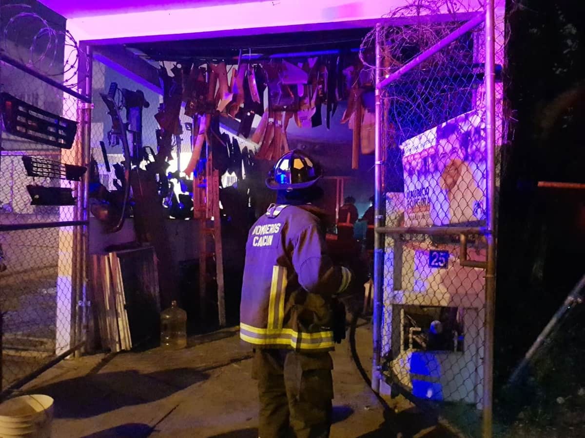 Se incendia refaccionaria en la 215