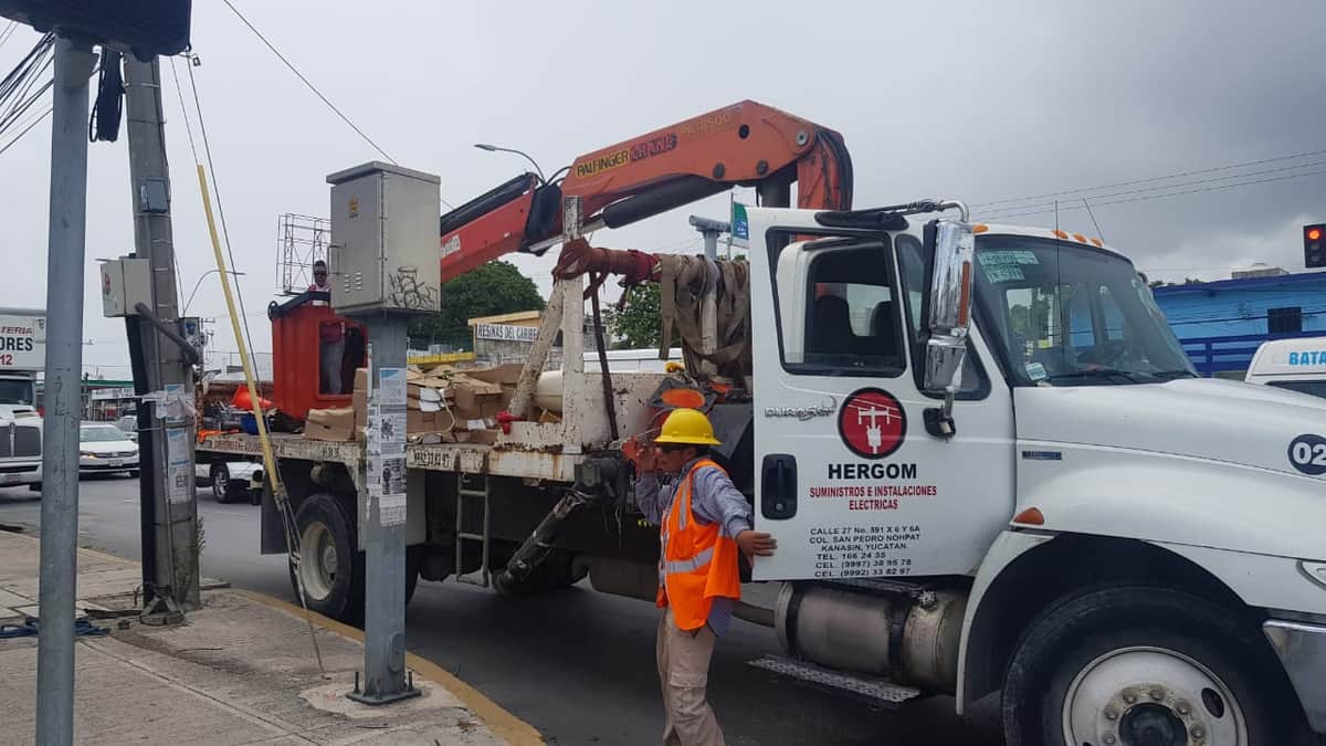 Denuncian fallas en las nuevas luminarias de Cancún