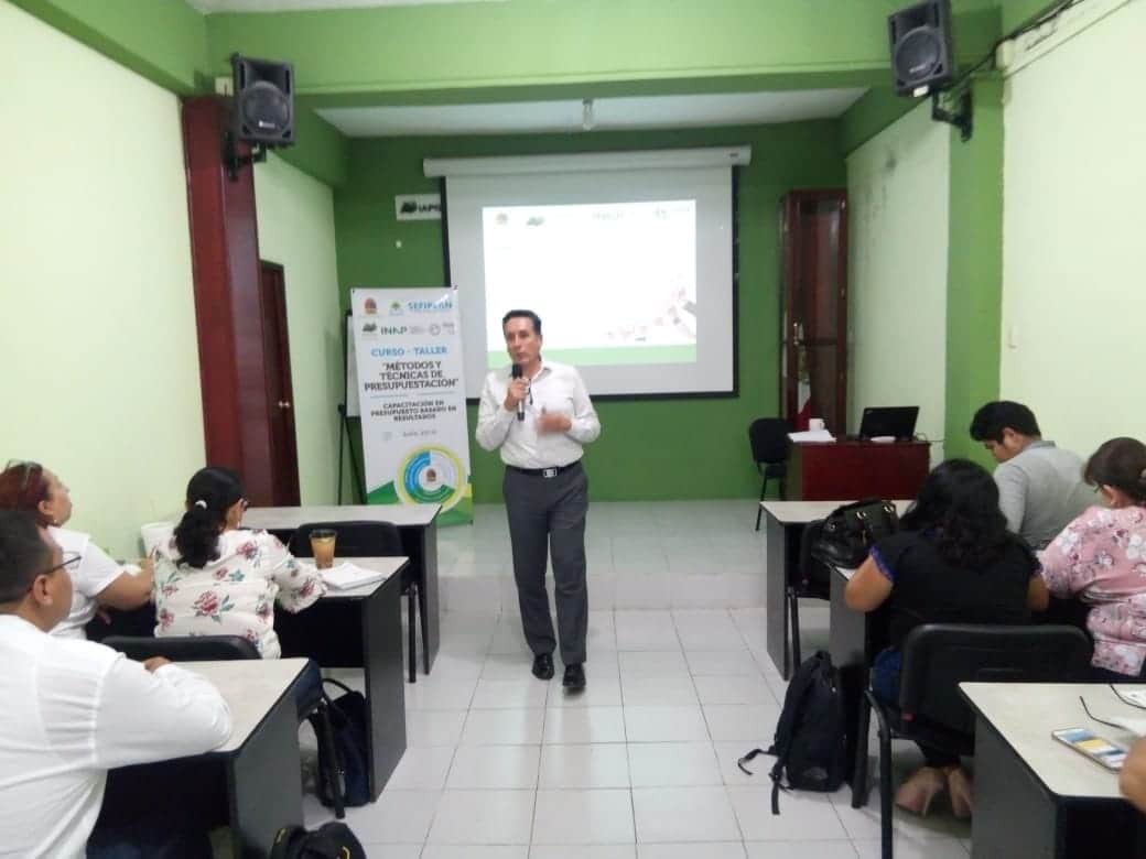 Capacitan a más de mil en presupuesto basado en resultados