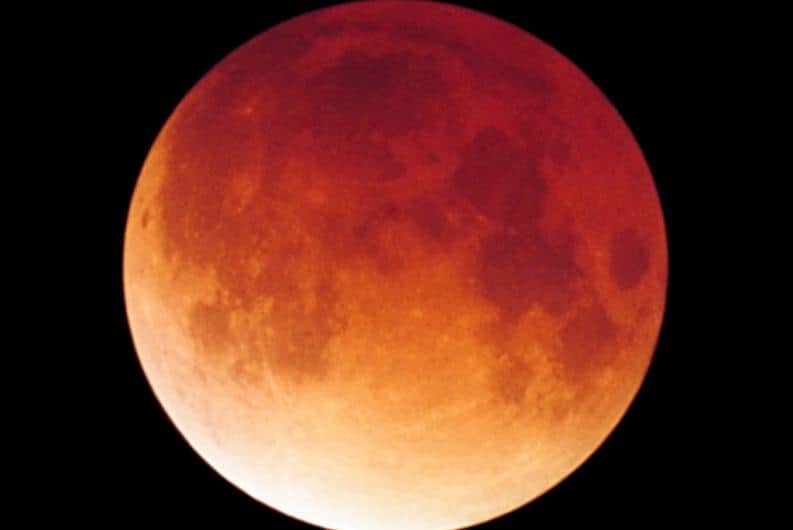 Este mes habrá un eclipse total de luna y durará más de una hora