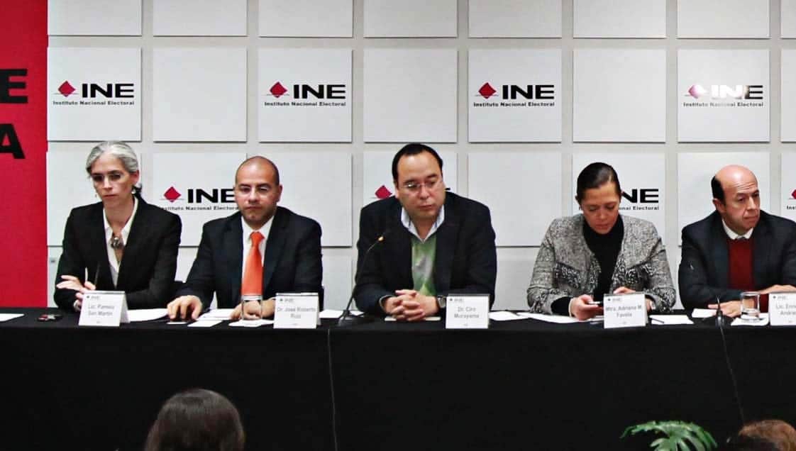 INE guarda un minuto de silencio por candidatos asesinados