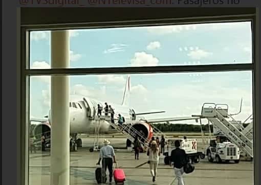 Viva Aerobus presenta retraso de vuelo por impacto de ave