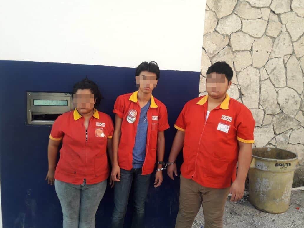 Asaltan un OXXO en complicidad con los empleados