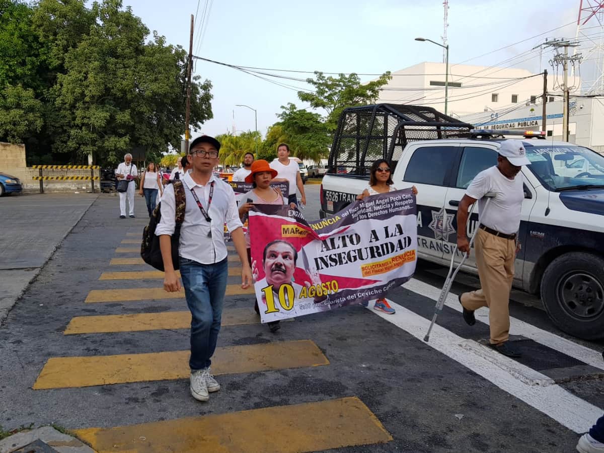 Efectúa ONG manifestación contra el fiscal, en Cancún