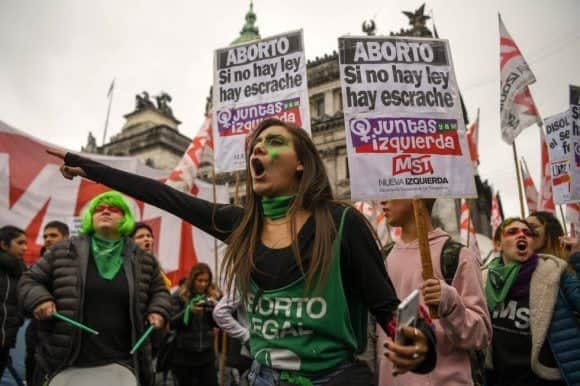 Senado de Argentina rechazó legalización del aborto