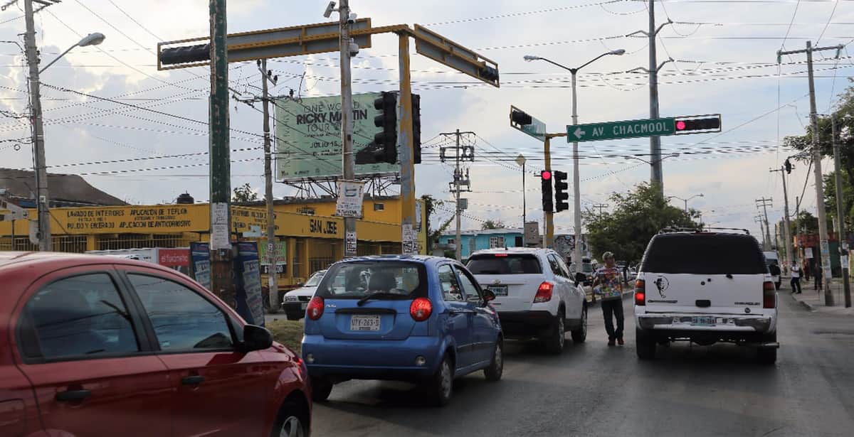 Piden automovilistas cancunenses a estar atentos a cambios de sentido