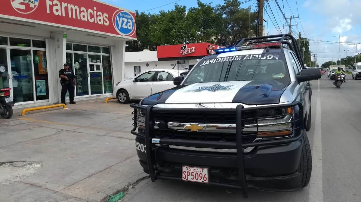 Asaltan farmacia Yza de la Constituyentes