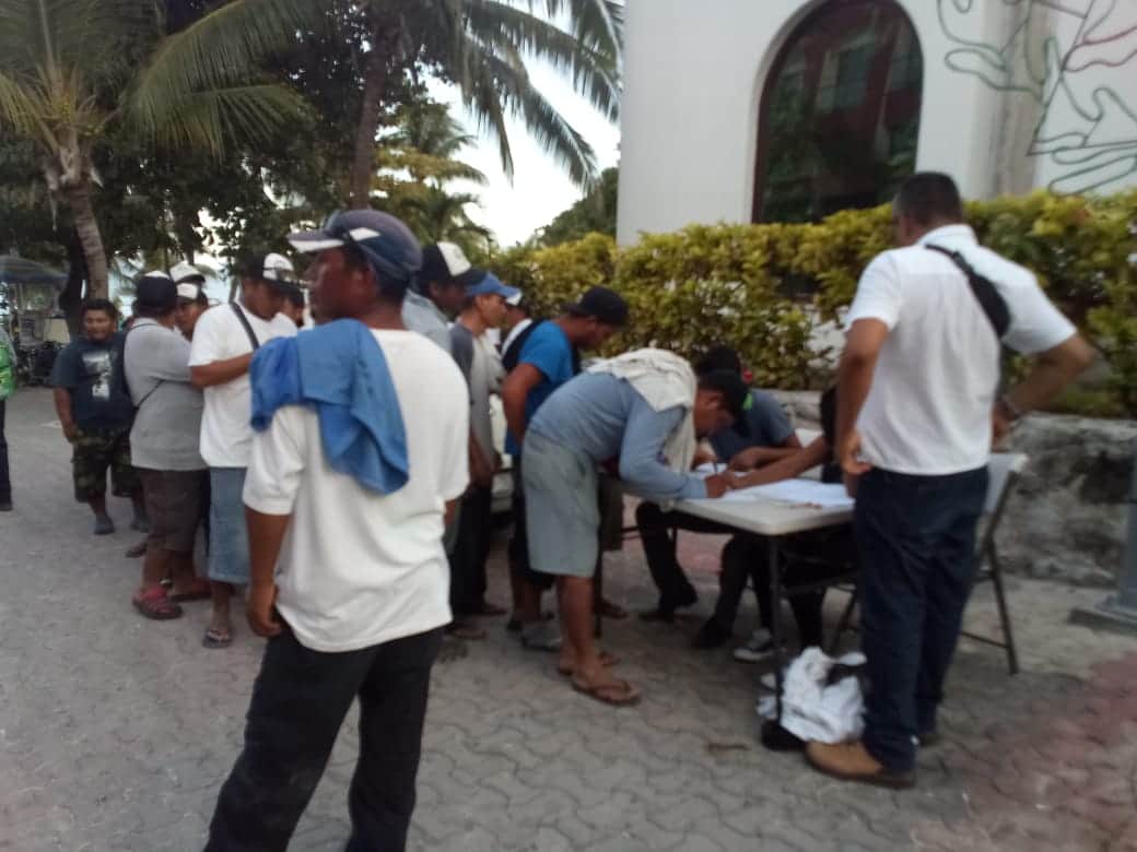 Evade empresa pago de horas extras a los "recoge sargazo"