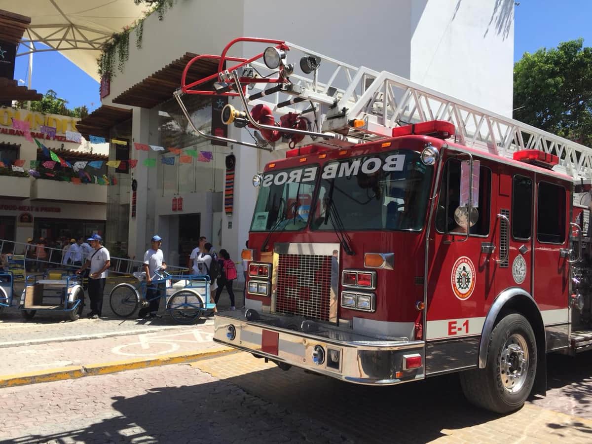 Se incendia tienda en la avenida 10 de Playa del Carmen