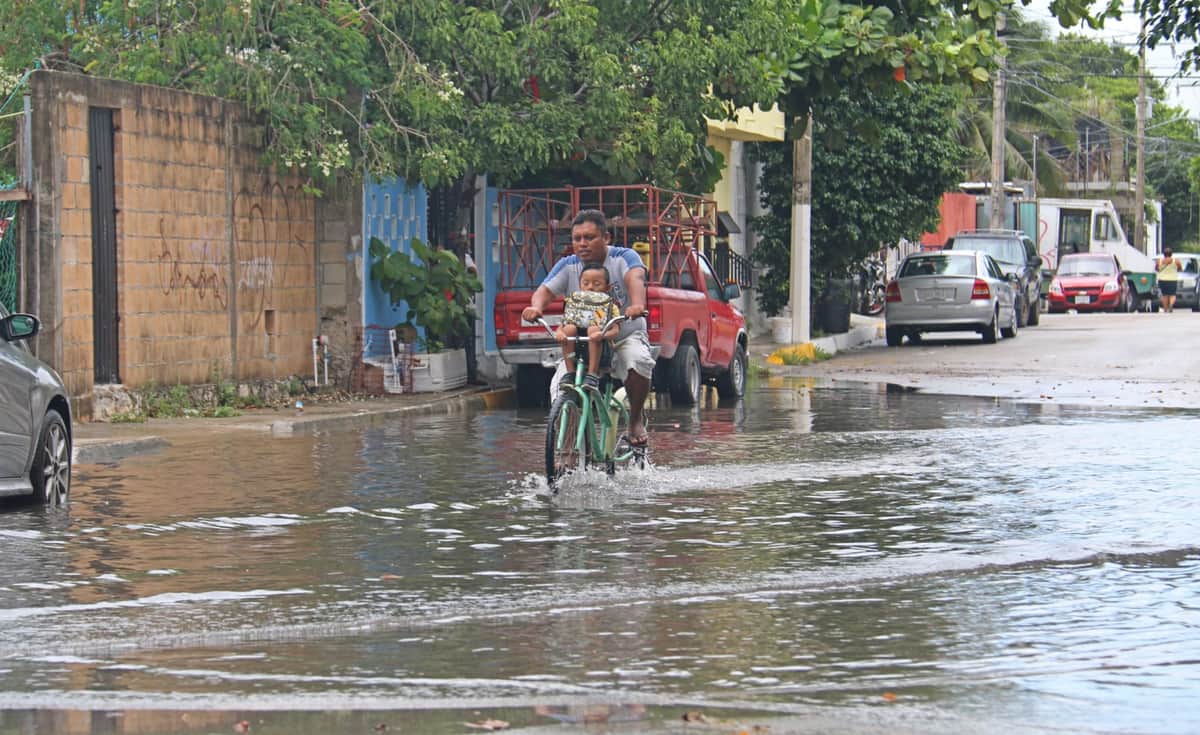 Calles anegadas por las intensas lluvias