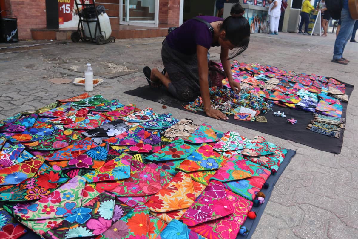 Artesanos solicitan permisos para trabajar en la Quinta Avenida