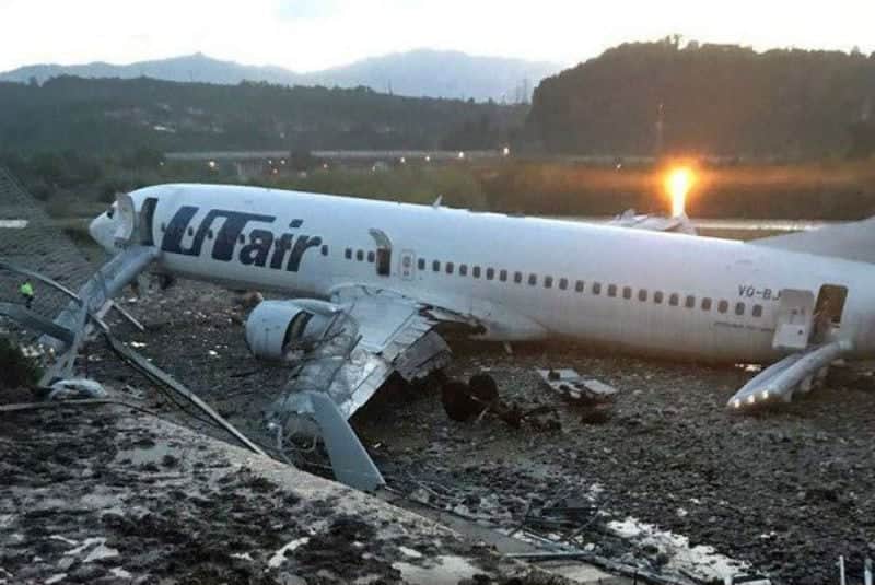 Se incendia avión tras aterrizar en Rusia; se reportan 18 heridos