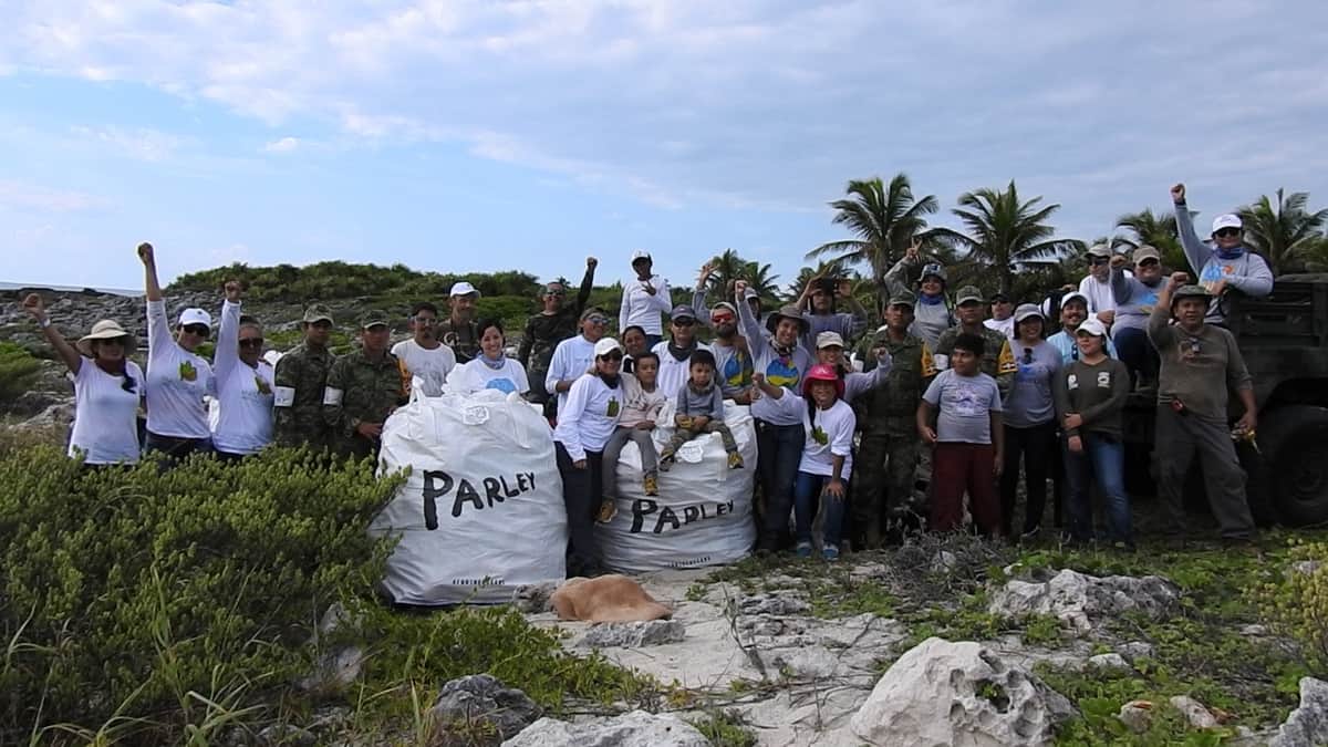 Recogen 670 kilos de basura en playa de Cozumel