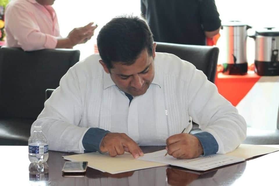 Respaldan barras y colegios de abogados a “Polo” Cruz para Fiscal