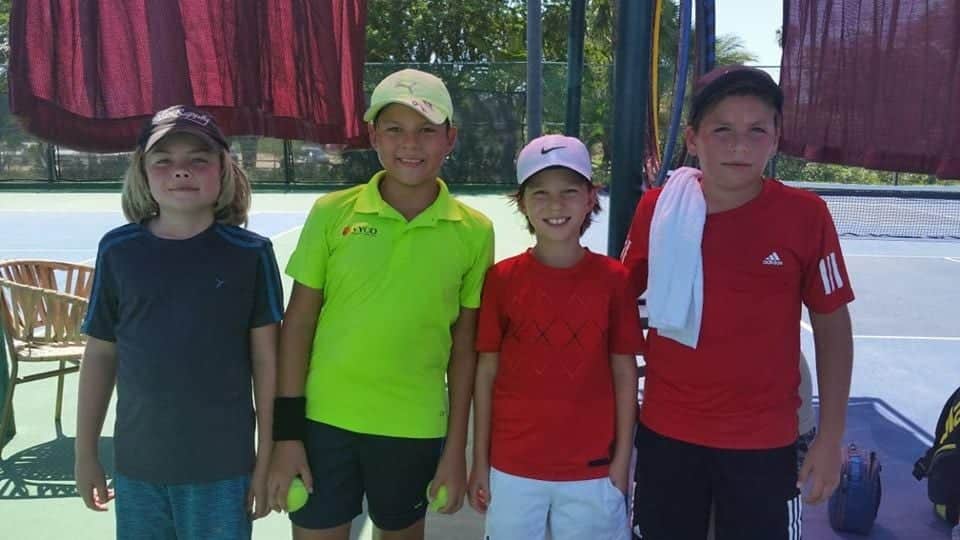 Destacan tenistas quintanarroenses en Copa Master 1000