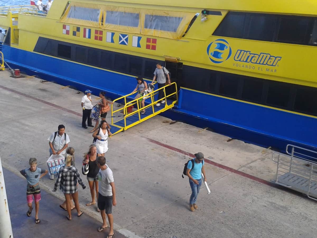 Suspenden ferries cruces a Cozumel