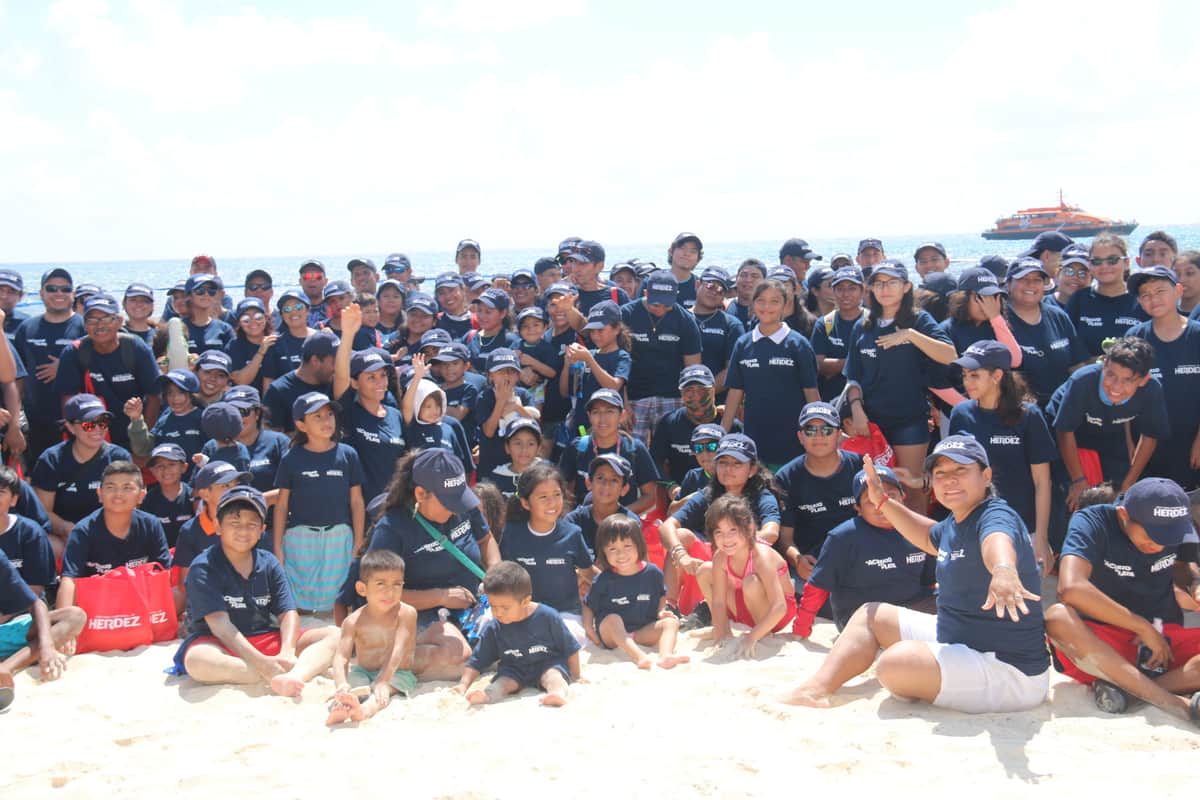 Recogen toneladas de basura en las playas de Solidaridad