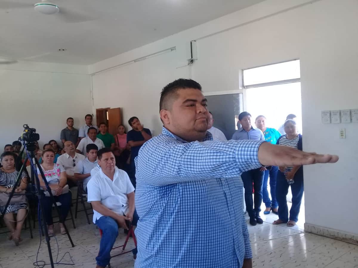 Da a conocer Nivardo Mena a su gabinete