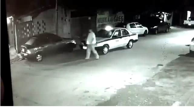 Video: "Cachan" taxista de Cancún robando tapones