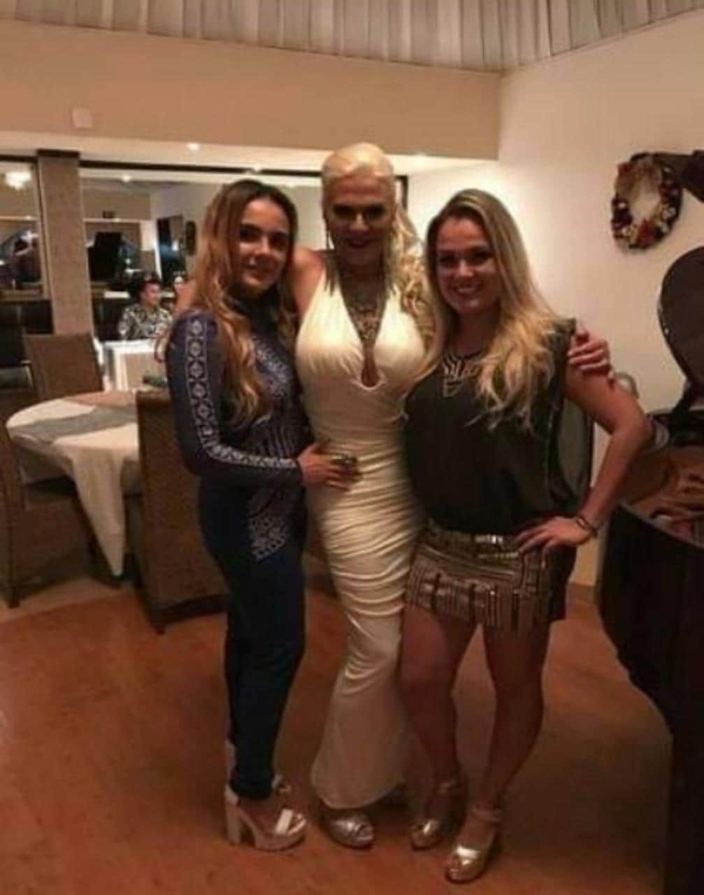 Denuncian a Banco Azteca por corromper a juez y "encerrar" a empresaria de Cancún