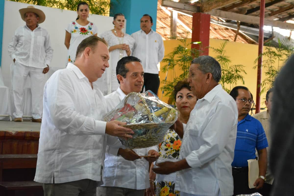 Se reúnen dignatarios mayas con Carlos Joaquín y José Esquivel