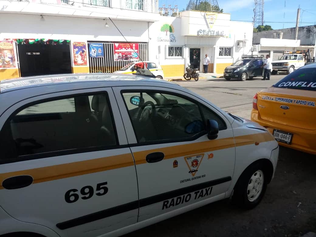 Acusan a taxista del Suchaa de robarle a pasajero