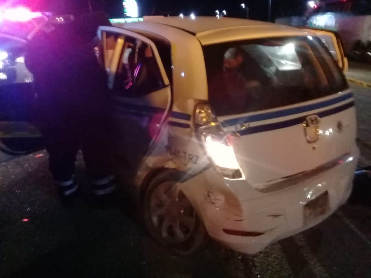 Choca mientras llevaba a baleado al hospital en Bacalar