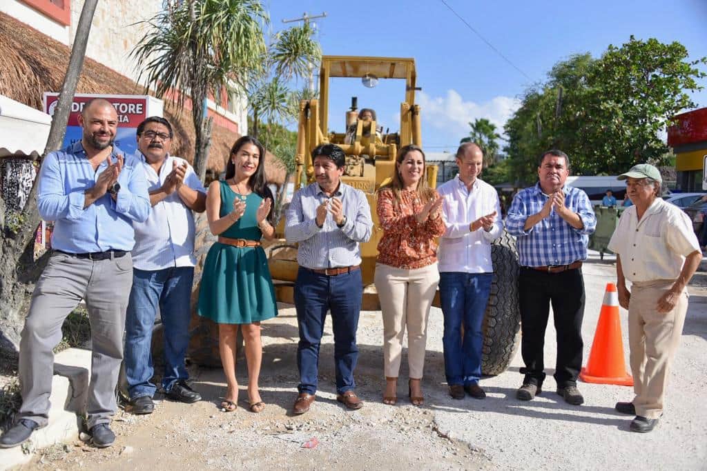 Hoteleros ayudan a “sacar del bache” a Akumal