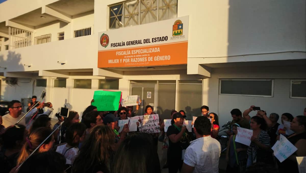 Exigen justicia para mujer golpeada brutalmente por taquero "influyente"