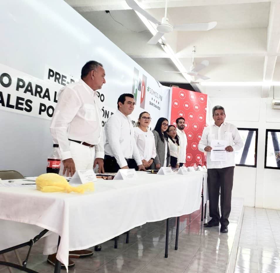 Se inscriben aspirantes del PRI para 7 distritos