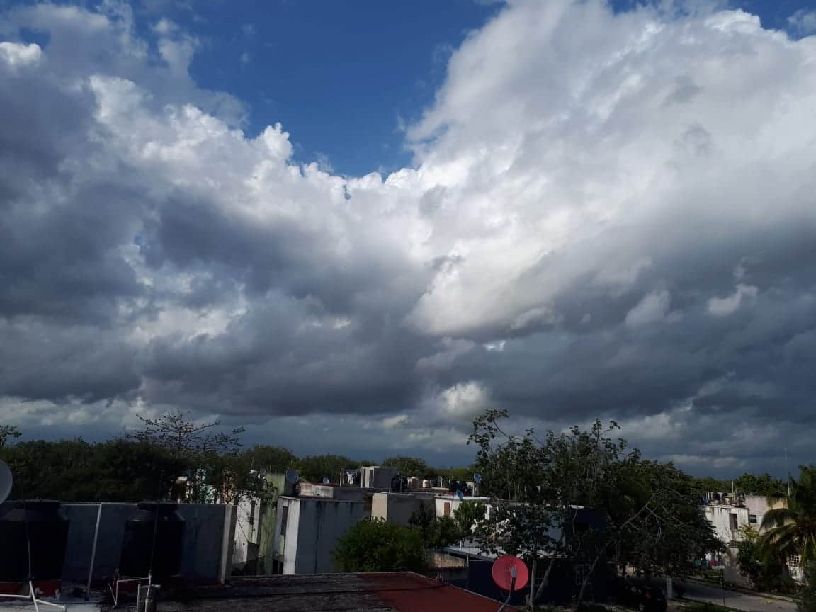 “Turbonada” entra a Playa del Carmen