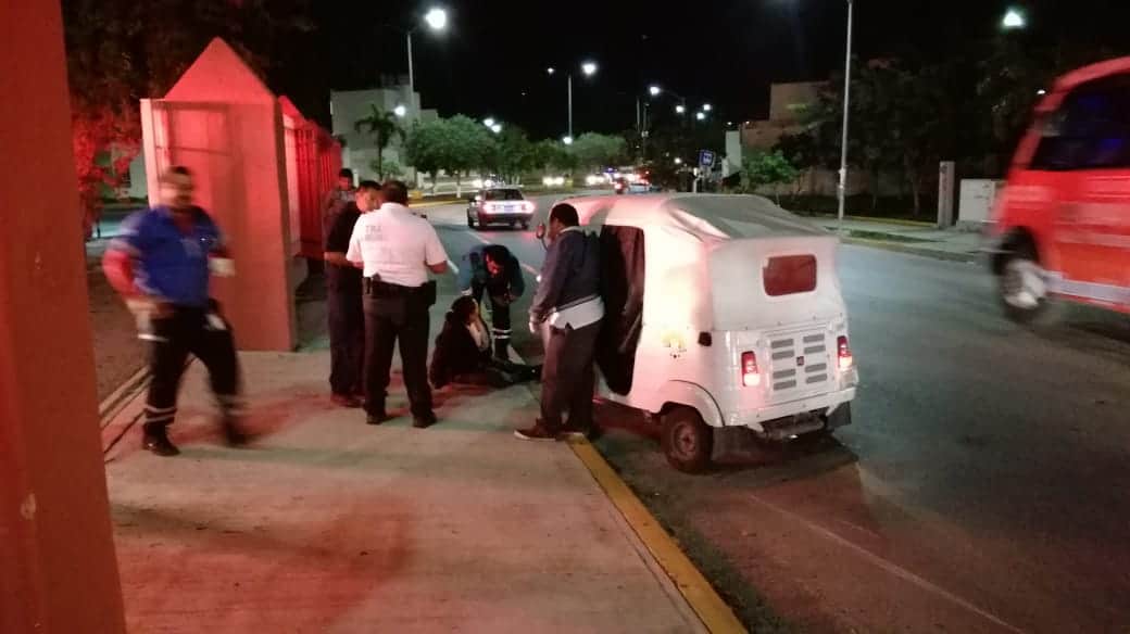 Mujer es aplastada por mototaxi y se fractura la pierna