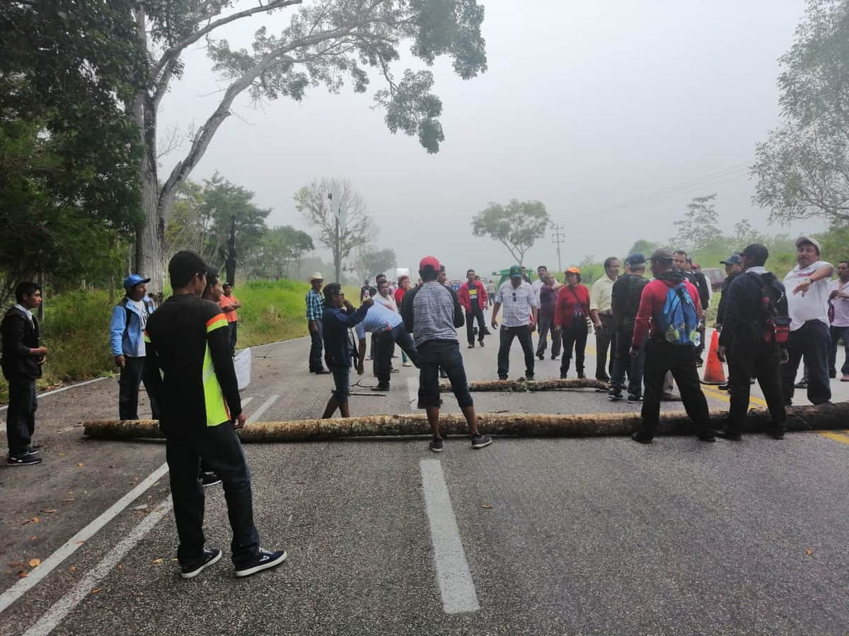 Bloquean ejidatarios carretera Chetumal-Escárcega