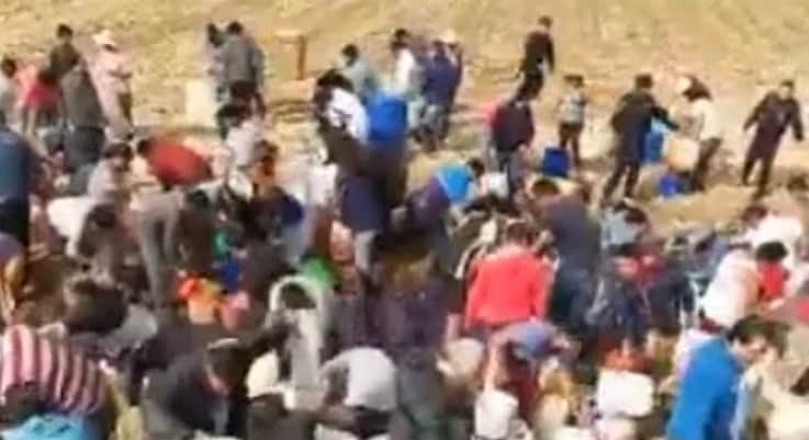 Video: Pobladores del Estado de México "ordeñan" un ducto de Pemex