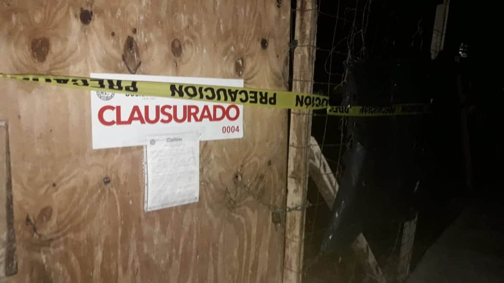 Clausuran obra por rellenar cenote con cemento en Playa