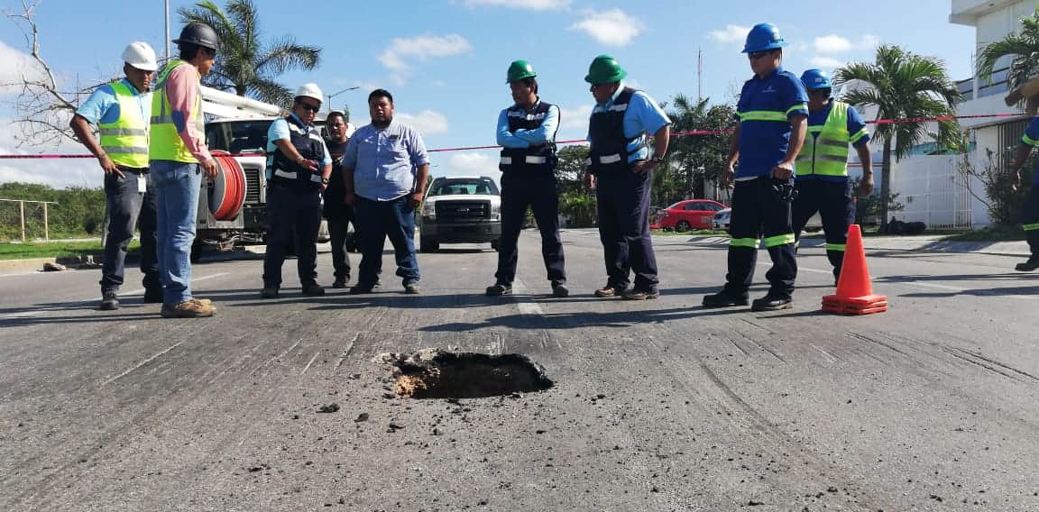 Aparece socavón en Arco Vial de Playa del Carmen