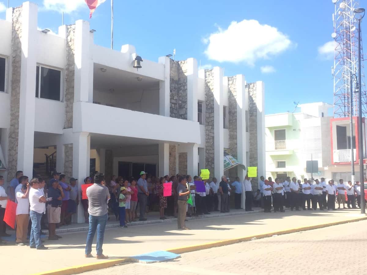 Taxistas protestan en Felipe Carrillo Puerto contra Untrac