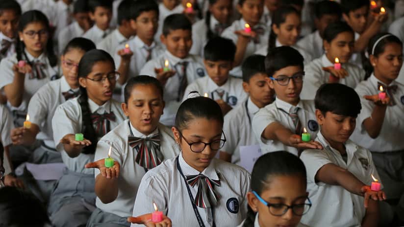 Por error técnico; se suicidan 21 jóvenes tras realizar examen