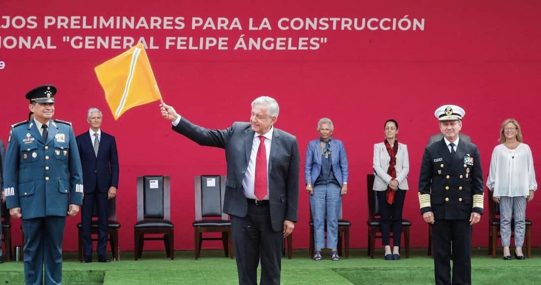 AMLO arranca proyecto de construcción de aeropuerto en Santa Lucía