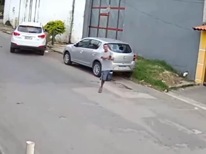 Hombre con una sola pierna es captado robando y se vuelve viral